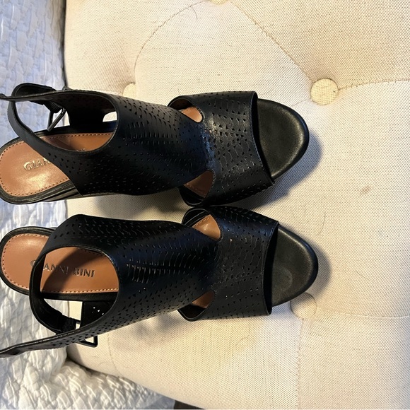 Gianni Bini black wedge sandals - Picture 5 of 5